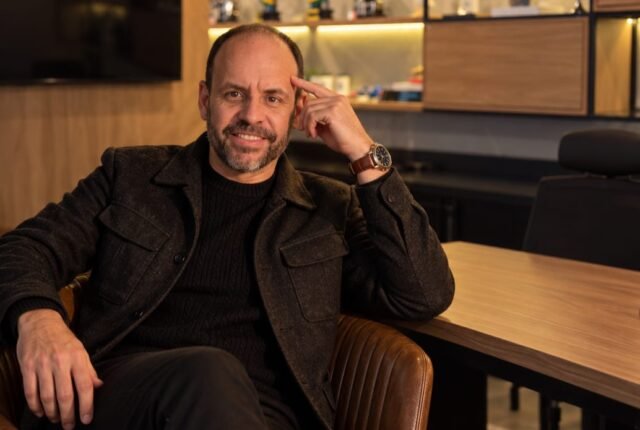 Hugo Belo, CEO e sócio co-fundador da 4Selet, fintech de plataforma de pagamento para produtor digital, na sala executiva do escritório da empresa em Goiânia.