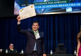 Urandir Fernandes de Oliveira durante apresentação do Ecossistema Dakila, o ambiente que reúne o BDM Digital e o projeto Caminhos de Peabiru sob uma mesma visão de inovação e desenvolvimento.