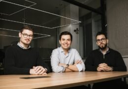 Henrique Harff (à esq.), Vinicius Tondin e João Victor Lins, da Ousen, hub de soluções comerciais para escritórios de advocacia.